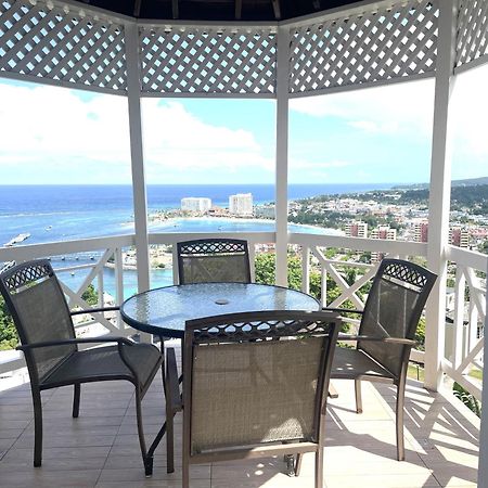 Oceanbreeze Jamaica Penthouse, 7-Minute Walk To Beach 오쵸 리오스 외부 사진