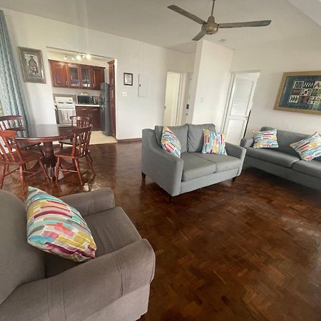 Oceanbreeze Jamaica Penthouse, 7-Minute Walk To Beach 오쵸 리오스 외부 사진