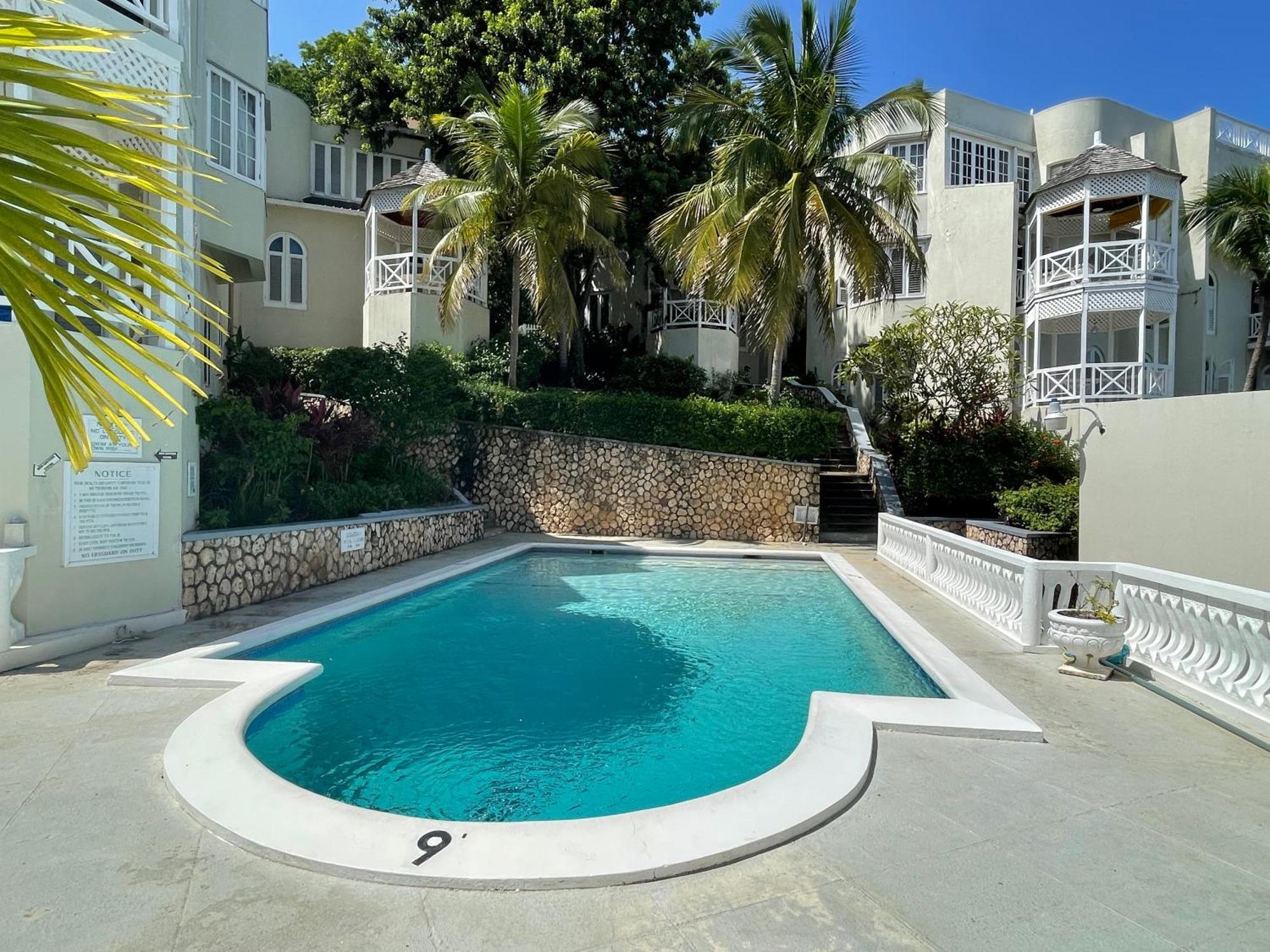 Oceanbreeze Jamaica Penthouse, 7-Minute Walk To Beach 오쵸 리오스 외부 사진