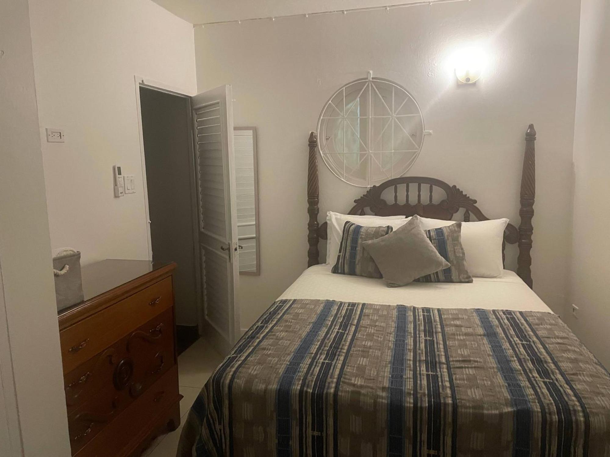 Oceanbreeze Jamaica Penthouse, 7-Minute Walk To Beach 오쵸 리오스 외부 사진