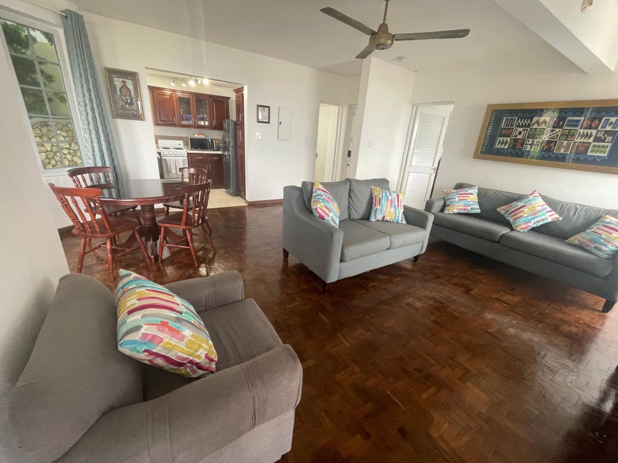 Oceanbreeze Jamaica Penthouse, 7-Minute Walk To Beach 오쵸 리오스 외부 사진
