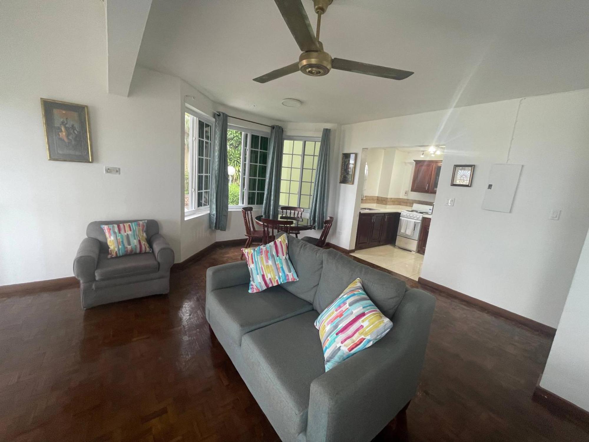 Oceanbreeze Jamaica Penthouse, 7-Minute Walk To Beach 오쵸 리오스 외부 사진