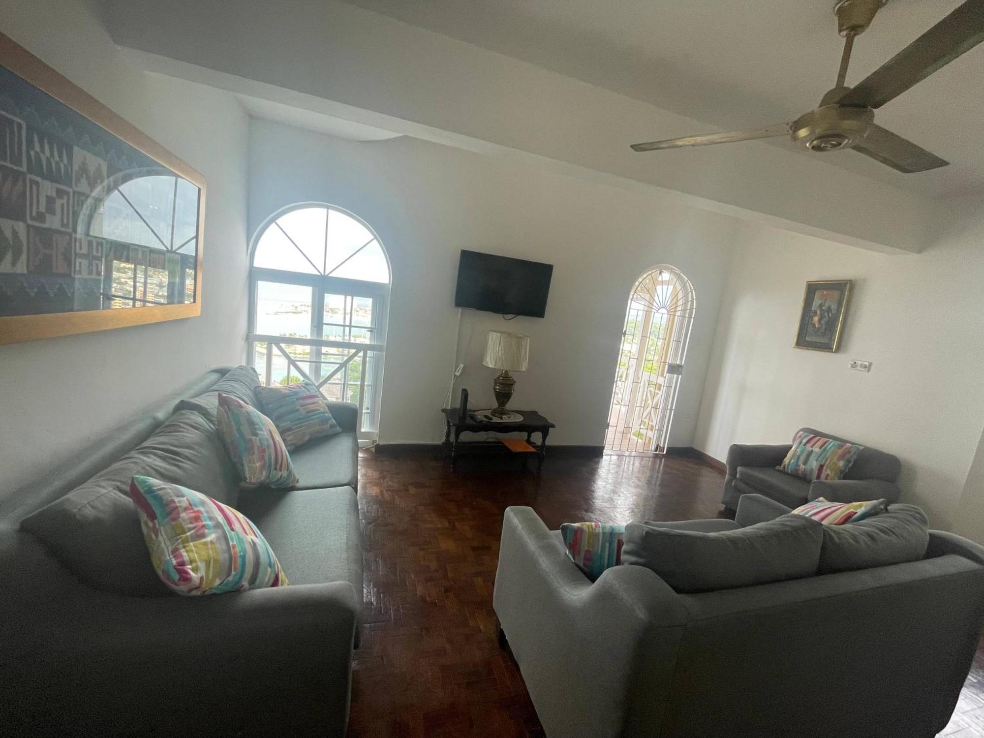 Oceanbreeze Jamaica Penthouse, 7-Minute Walk To Beach 오쵸 리오스 외부 사진