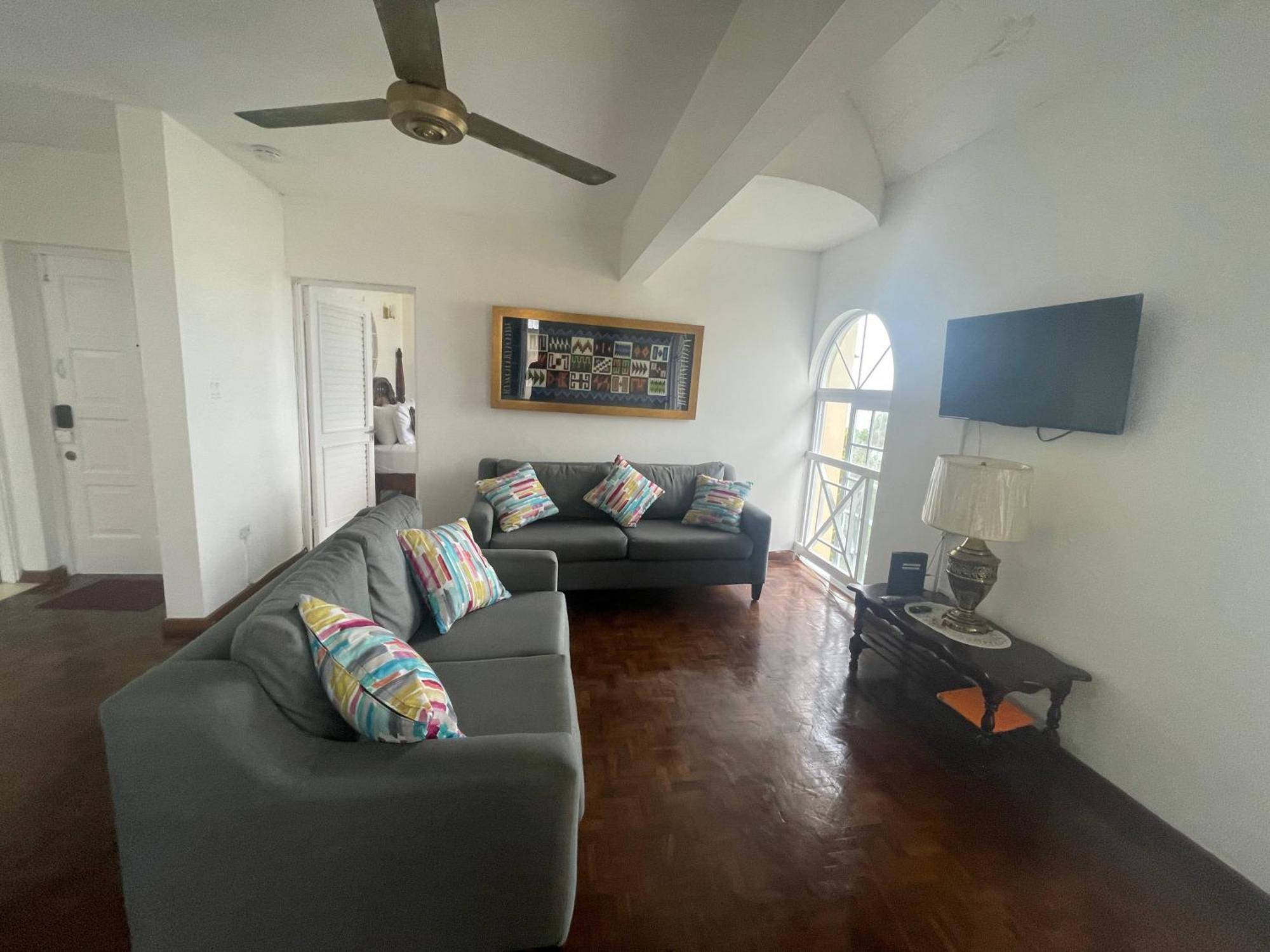 Oceanbreeze Jamaica Penthouse, 7-Minute Walk To Beach 오쵸 리오스 외부 사진